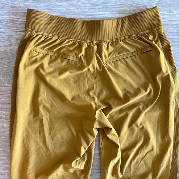 Nwot Athleta Brooklyn Mid Rise Ankle Pant Brass Yellow Gold size 4 - Picture 5 of 8